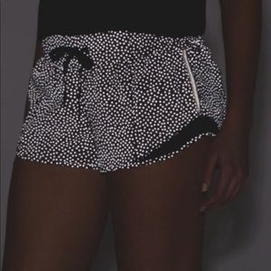 Lululemon hotty hot  reflective shorts size 8